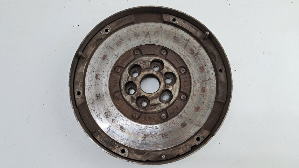 Маховик двигателя Opel Astra J 2.0 CRDI 2010 гг 55583705