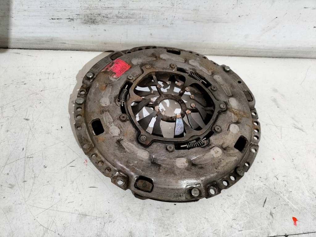 Корзина сцепления Volkswagen Passat 1.9 TDI 2007 гг LUK F2201