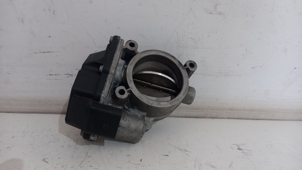 Дросельна заслінка Volkswagen Passat B6 1.4 TSI 2012 03C128063