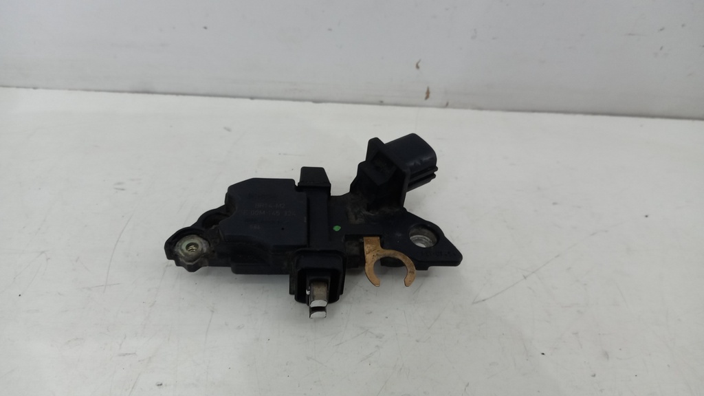 Регулятор генератора Toyota Avensis 2012  F00M145324