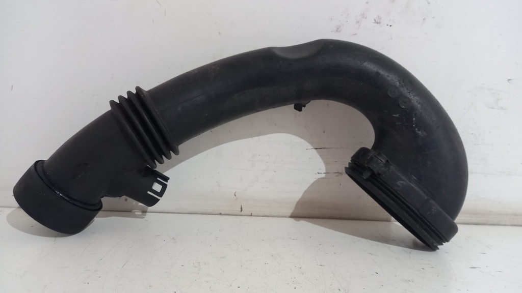 Патрубок воздушный BMW X5 2004 гг 7795027