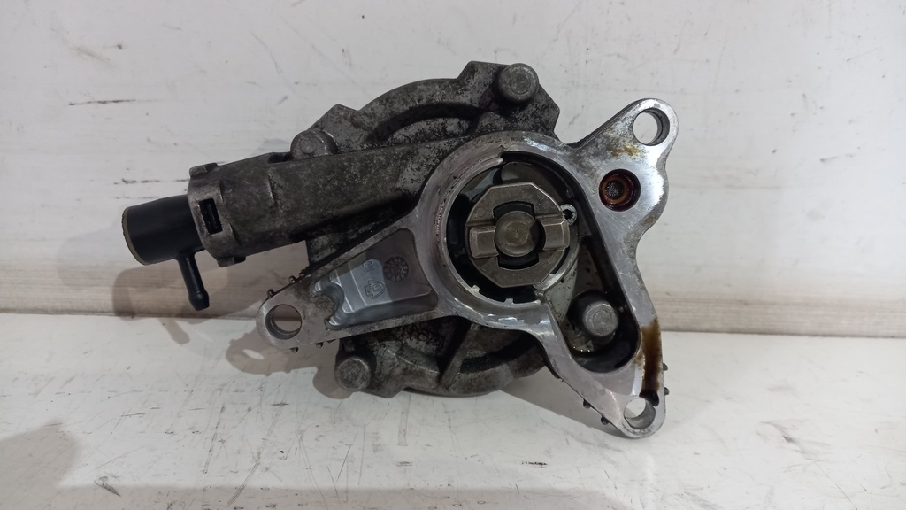 Вакуумний насос Renault Trafic 2.0 DCI 2000-2014 8200845984