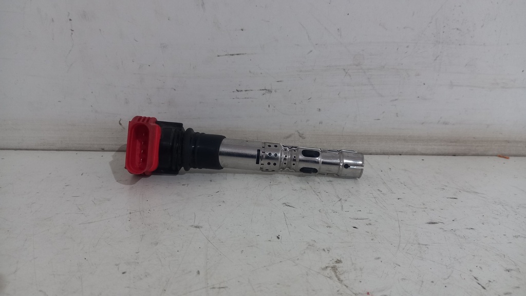 Катушки зажигания Audi A6 A8 4.2 FSI 2010  077905115T