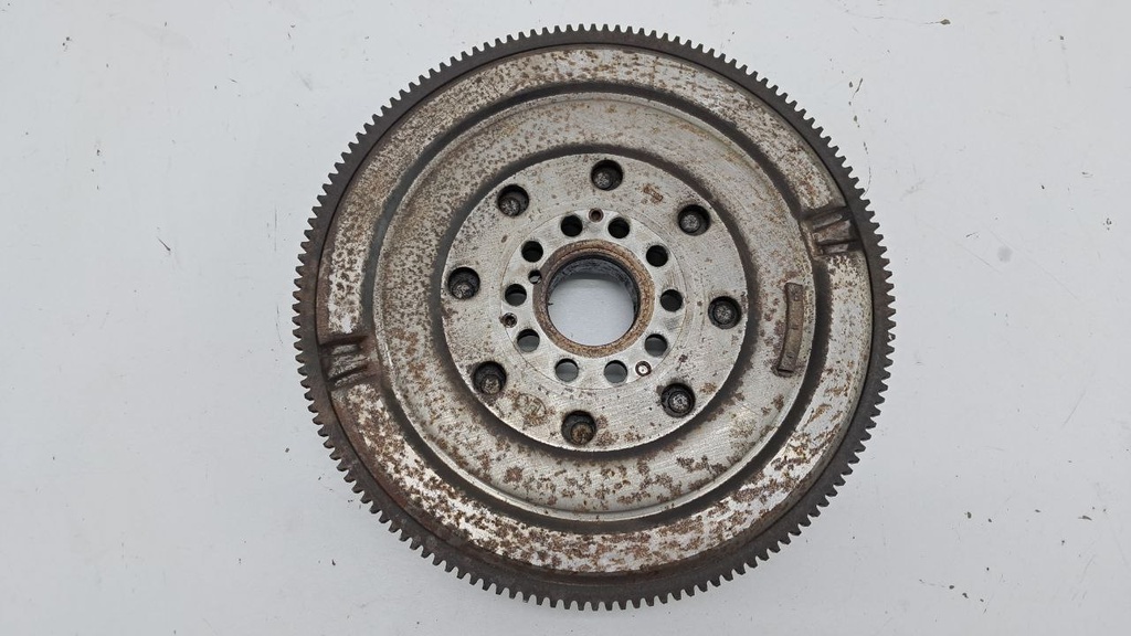 Маховик двигателя Volvo V40 2.0td D2 2012 гг 31325680