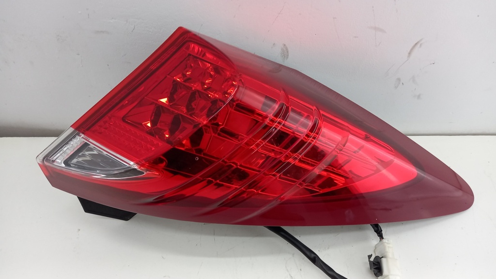Фонарь задний правый Honda Civic IX 2012-2016 FR26260202