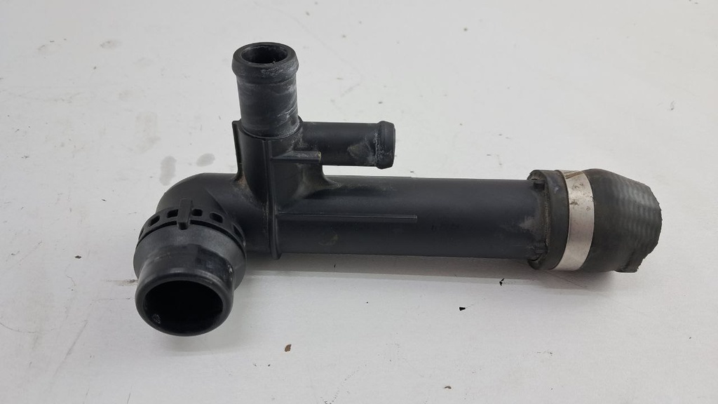 Фланець охолодження Volkswagen Golf VII 1.6 TDI 5Q0121619P