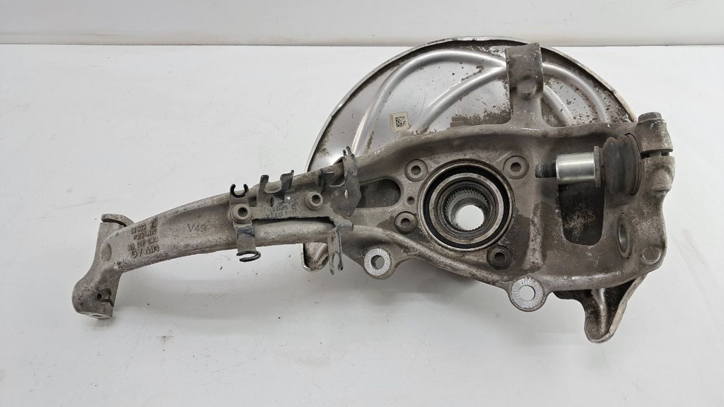 Цапфа передняя левая Audi A4 B9 2017 гг 8W0407241F