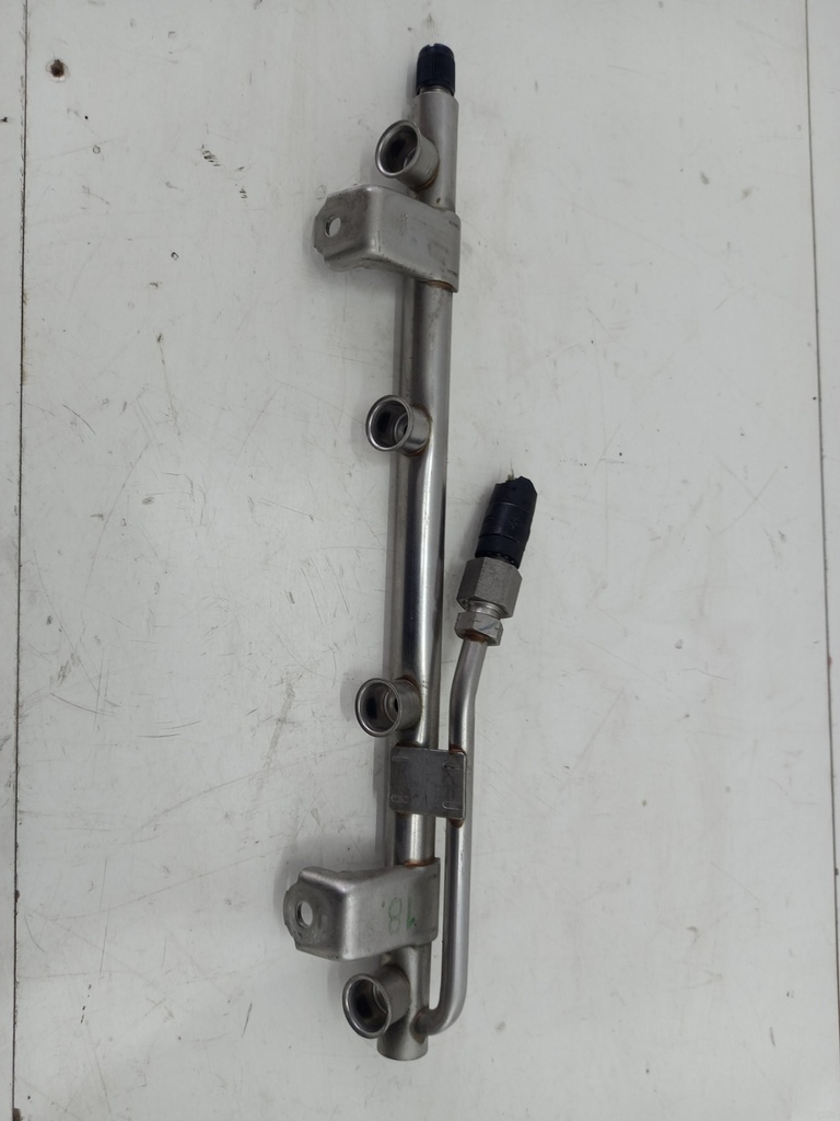 Паливна рампа Audi A4 B6 1.8T 2000-2004 рр. 06B133317N