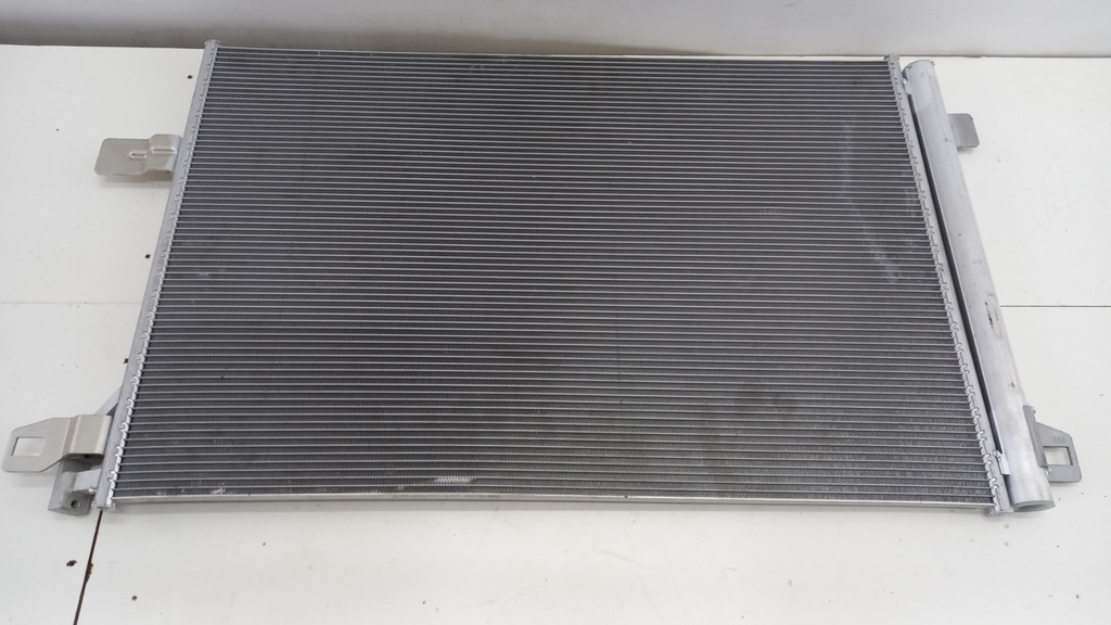 Радиатор Volkswagen Caravelle T6 2015  7E0820411G