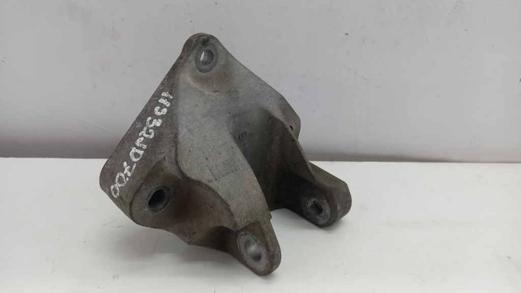 Кронштейн КПП Nissan Qashqai 2012 рр. 11332JD700