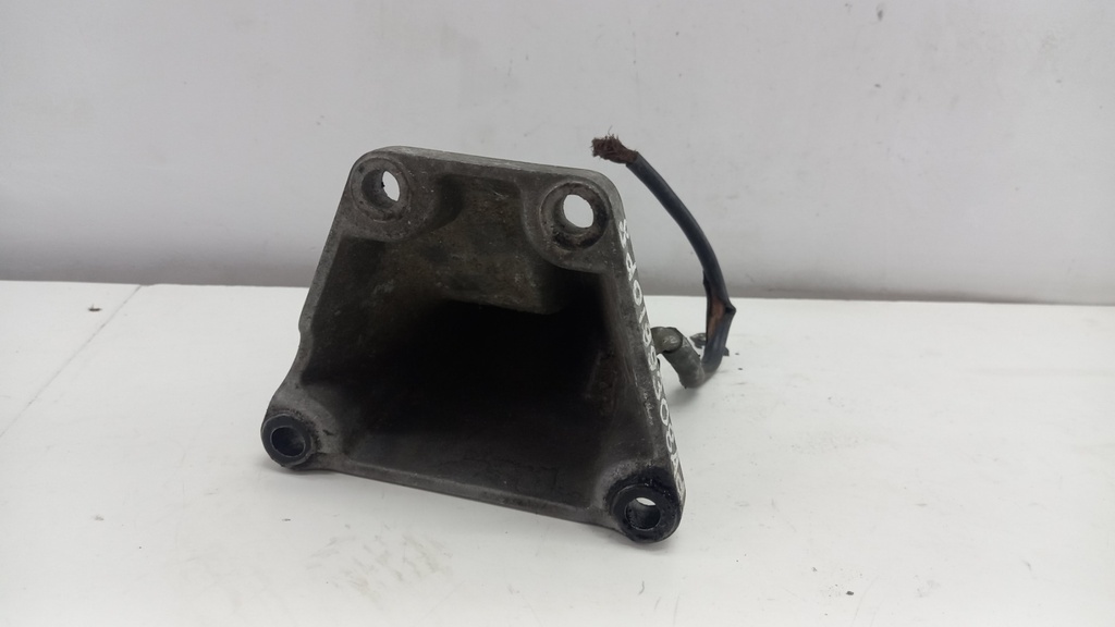 Кронштейн двигателя правый Audi A6 C5 2.7T bi-turbo 1997-2004  8D0199308AD