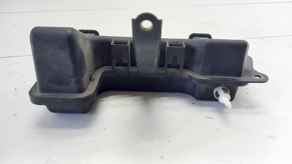 Вакуумный бачок Audi A3 P81 3.2 FSI 022133909