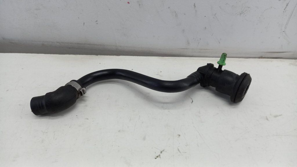 Патрубок вакуумний Audi A4 Avant S4 2012 рр. 8E0611931FQ