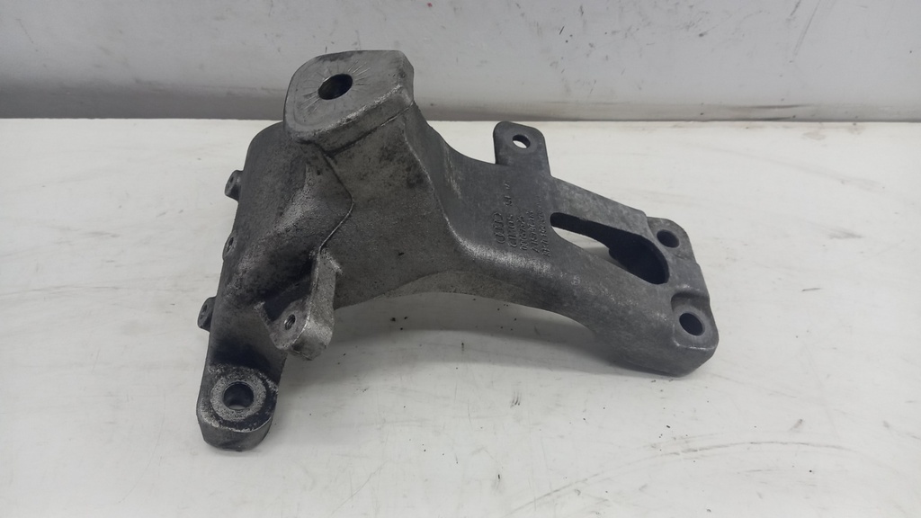 Кронштейн двигателя левый Audi A4 B8 V6 2007-2015  8K0199308AQ
