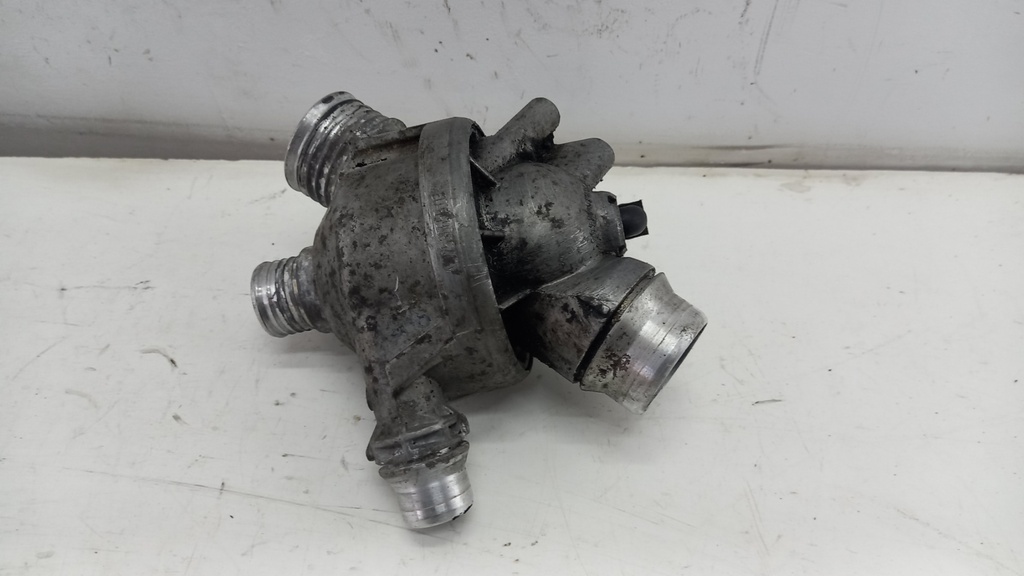 Корпус термостата BMW E90 3.0 2005-2011 рр. 11997710