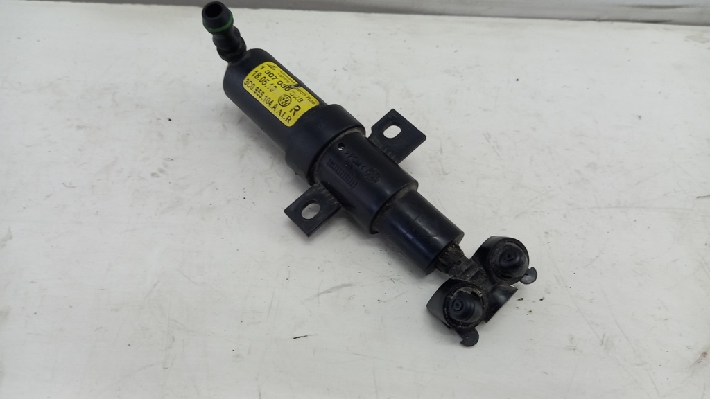 Форсунка омывателя фары правая Volkswagen Passat B6 2005-2010 гг 3C0955104A
