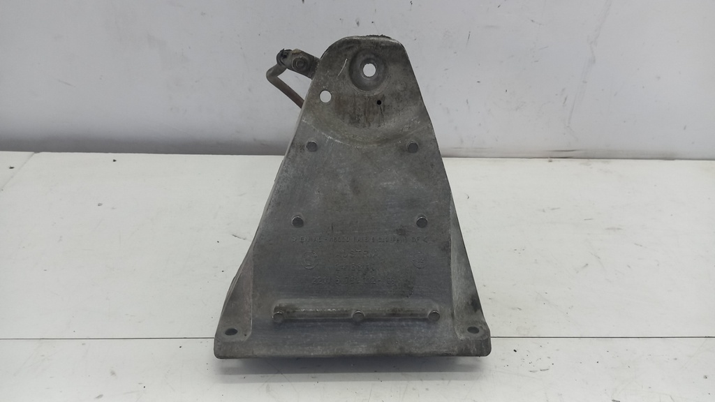 Кронштейн двигателя BMW 5 E60 E61 2003-2010  22116761112