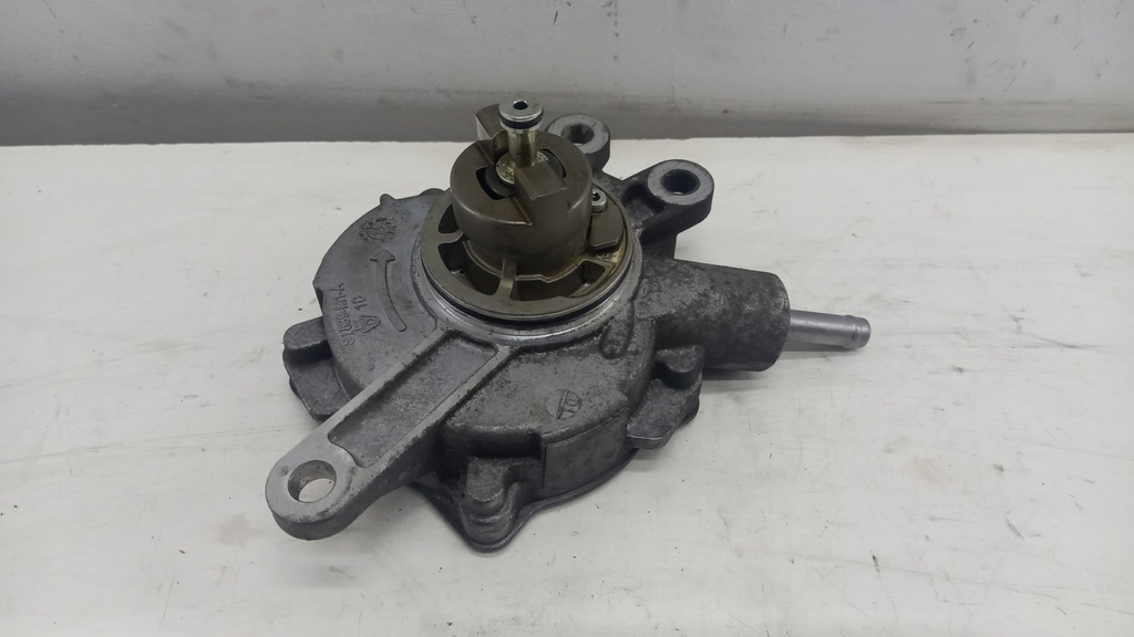 Вакуумний насос Toyota Avensis T27 1.8 2009 ST839M1A