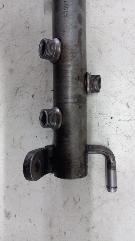 Топливная рампа Mercedes OM642 3.0 CDI 2010 гг A6420702495