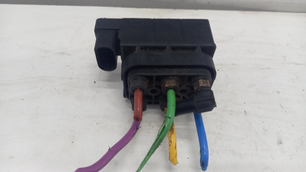 Блок клапанів Volkswagen Touareg II 7P 2010 15152400272