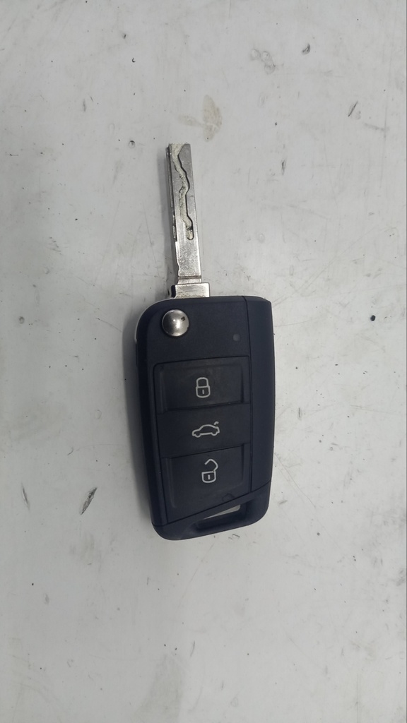 Ключ пульт зажигания Volkswagen Tiguan II 2020  5G6959752BF