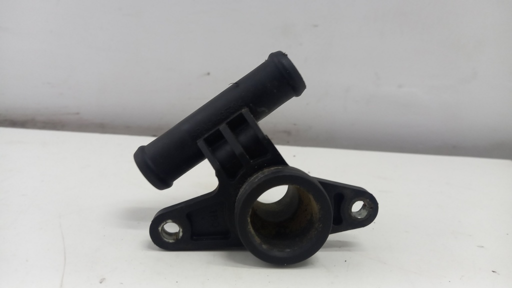 Фланець системи охолодження Volkswagen Tiguan 2.0T 2012 06J121132A