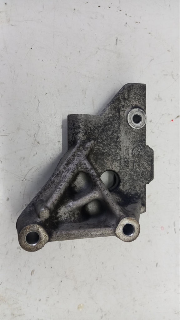 Кронштейн двигателя Chrysler Grand Voyager Lancia 2.8 CRD 2007  90542136F