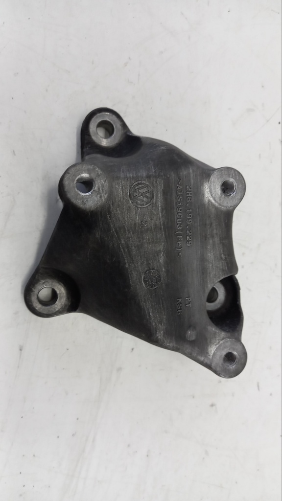 Кронштейн двигуна Volkswagen Amarok 2010 рр. 2H6199229