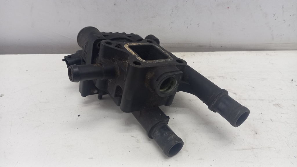 Корпус термостата Opel Astra J 2010-2017 рр. 55564890