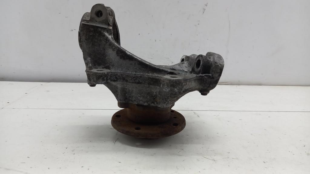 Цапфа передняя левая BMW 1 2003-2012 гг 3121676444303