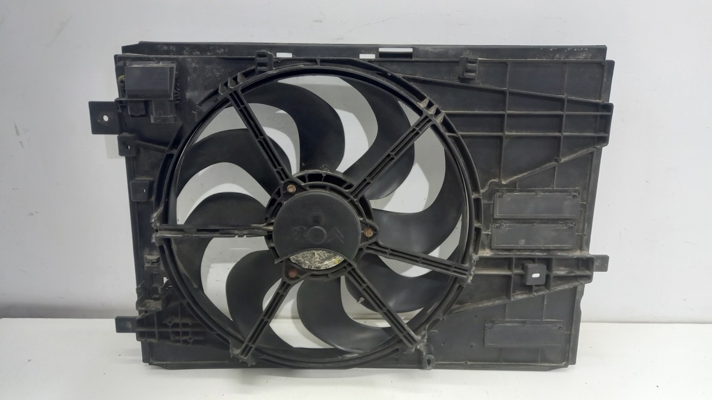 Вентилятор Peugeot 308 1.6 BlueHDI 2013-2021 9806313580