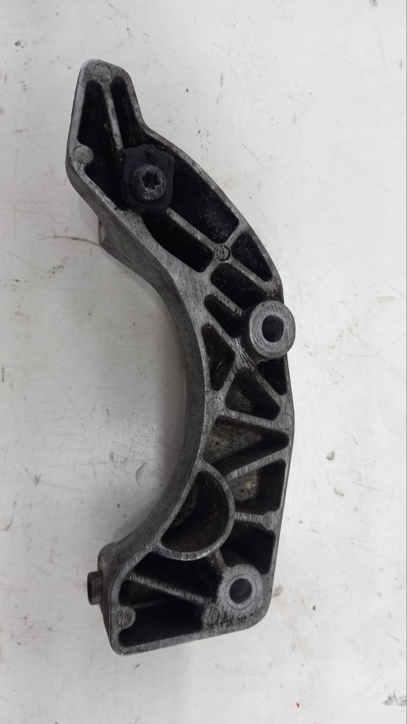 Кронштейн двигателя Volvo V40 V60 XC60 2.0D 2014-2019  31401464