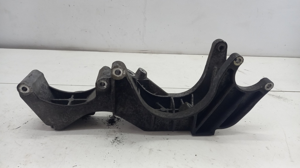 Кронштейн кондиціонера Volkswagen Touareg 3.2 2003-2009 рр 022260089F