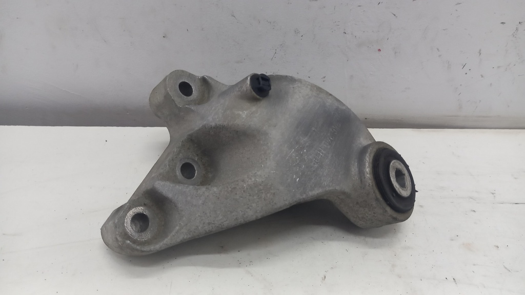 Кріплення коробки Mercedes-Benz CLA W117 W176 2.2 CDI 2015 A2462401108