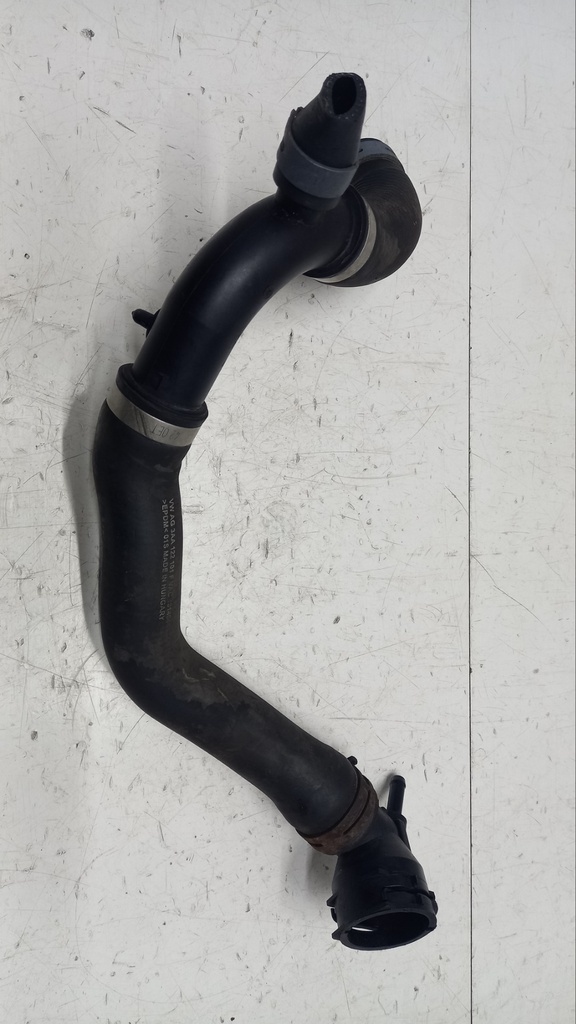 Патрубок охолодження Volkswagen Passat B7 1.6TDI 2010 рр 3AA122101F