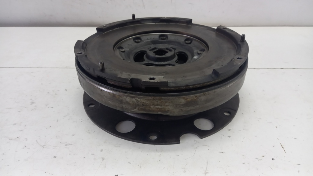 Маховик двигателя Audi A4 B8 2.0 TDI 2009 гг 0B1105266AE