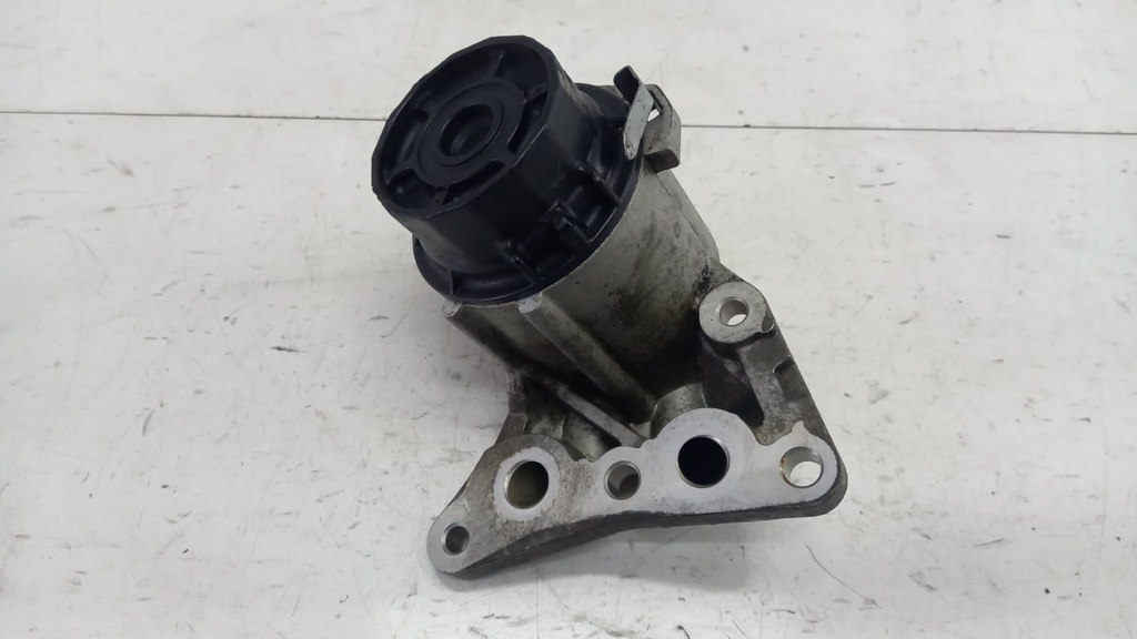 Корпус масляного фільтра Toyota Avensis 2.0i 16V 2009 156090T030