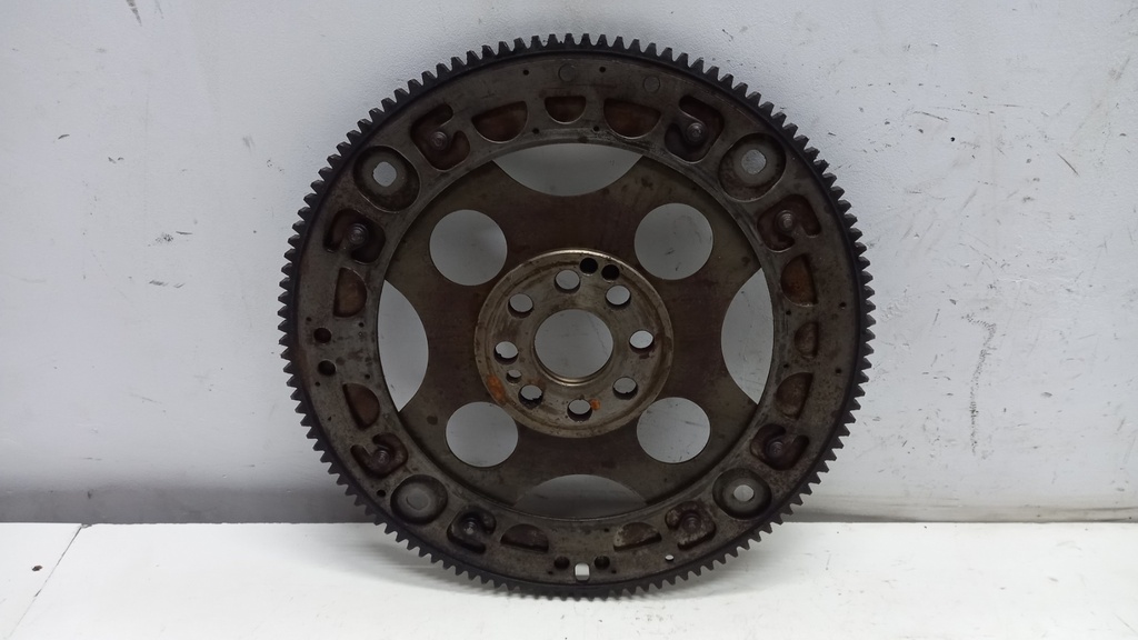 Маховик двигателя BMW 1 E87 120d 2.0 D 2009 гг 779796404