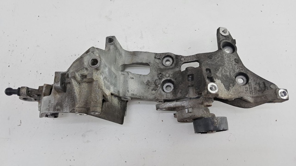 Кронштейн Volkswagen Tiguan 2.0 TDI 2019  04L903143D