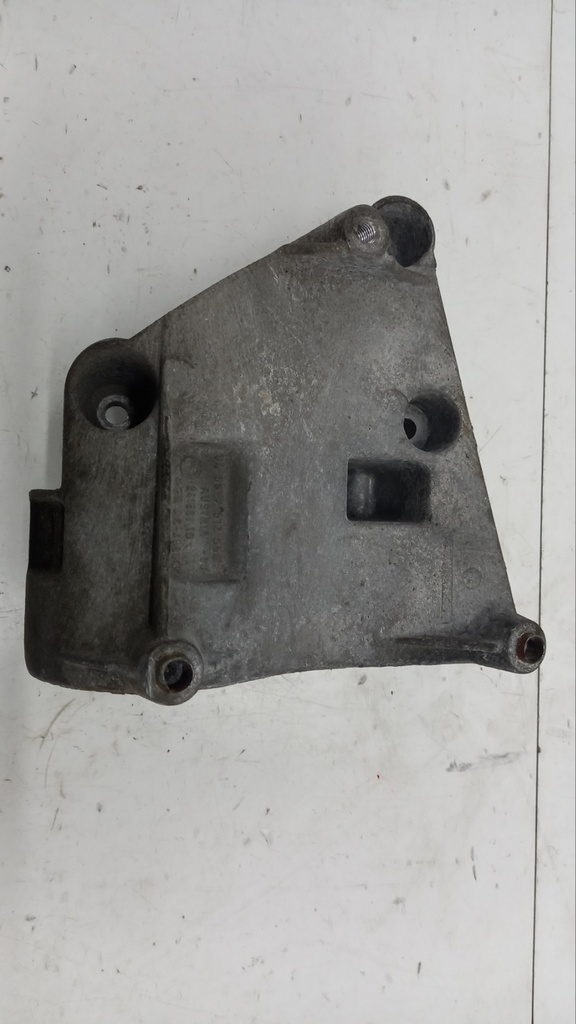 Кронштейн компресора кондиціонера BMW 3 E46 2.5 2003 7512556