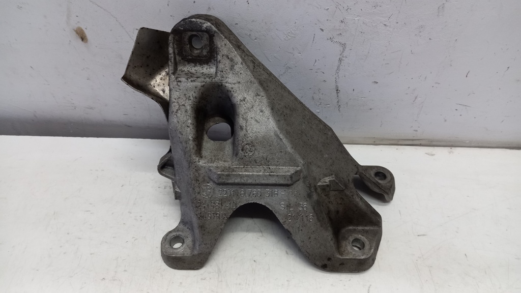 Кронштейн двигуна BMW E81 E90 E91 2012 рр 22116760316