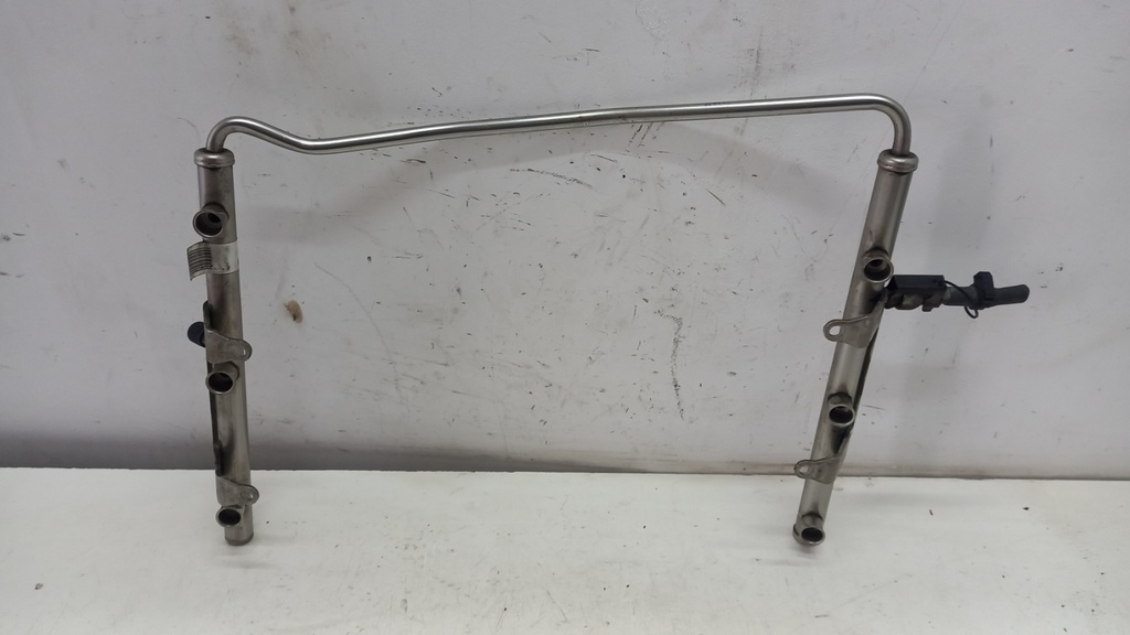 Топливная рампа Jeep Grand Cherokee 3.7 V6 2005 гг 53032699AB