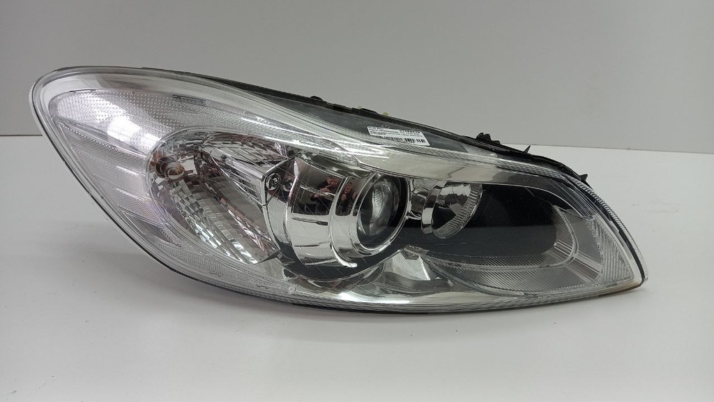 Фара права Volvo C30 xenon 2010-2012 31299819