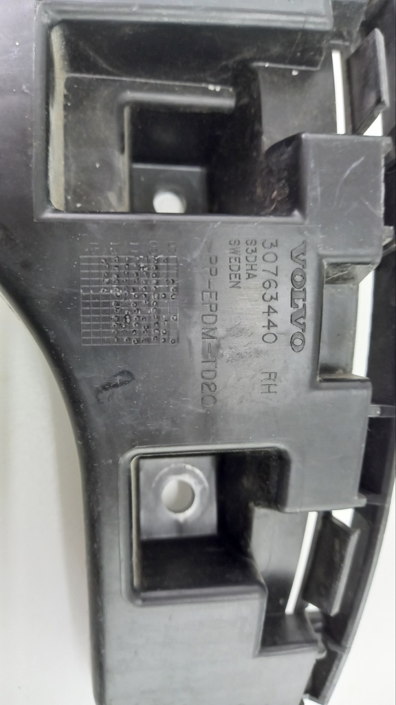 Кронштейн бампера заднього правий Volvo ХС60 2009 30763440