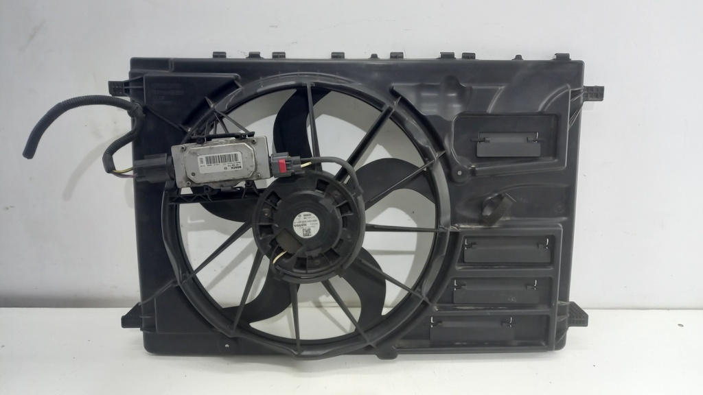 Вентилятор Volvo V40 S40 2.0T 2012-2016 31319166