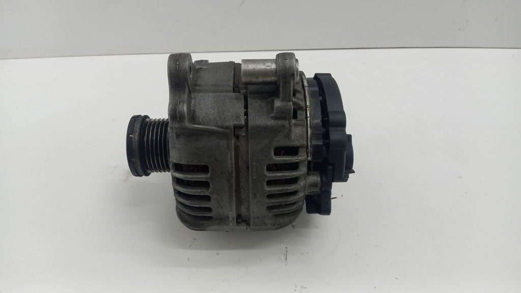 Генератор Volkswagen Tiguan 1.4 TSI 2011 03C903023A