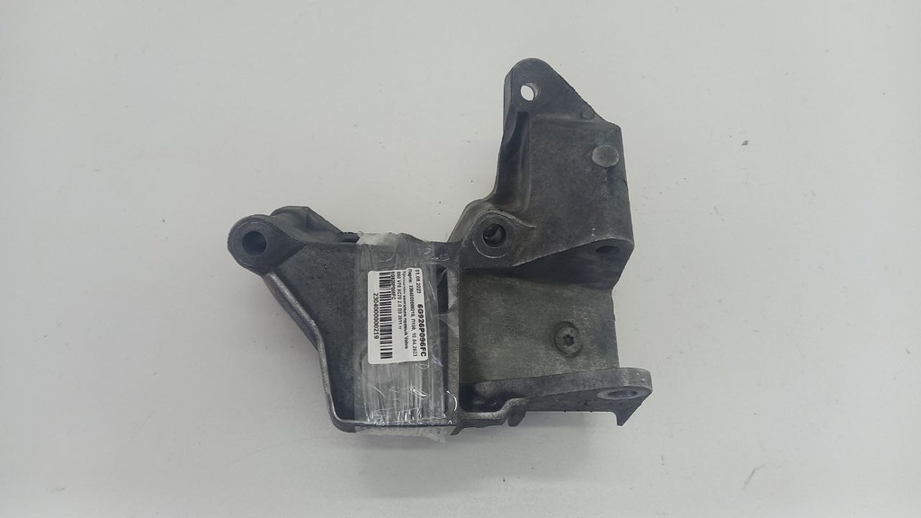Кронштейн двигателя правый Volvo S60 V70 XC70 2.0 D3 2011  6G926P096FC