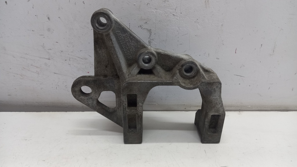 Кронштейн коробки Chrysler Grand Voyager Lancia 2.8 CRD 2007 68111331AB