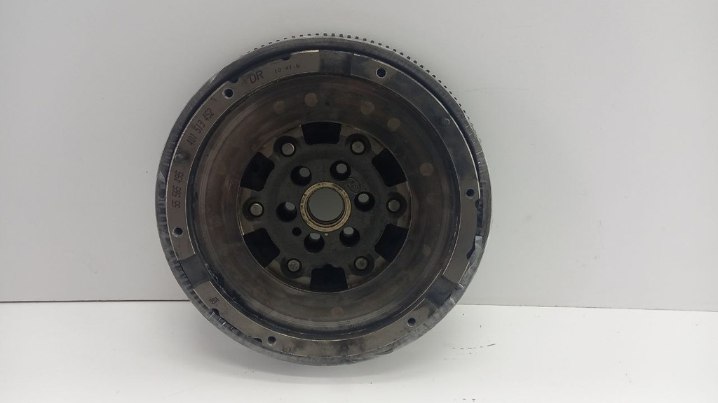 Маховик двигателя Opel Astra Sports Tourer 1.4T 2011 гг 55565495