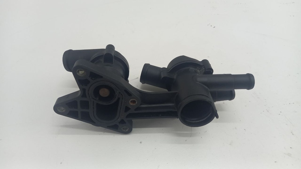 Корпус термостата Skoda Fabia 1.4 TSI 2012 гг 03C121111P